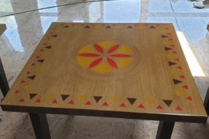Mobilier din lemn masiv la comanda